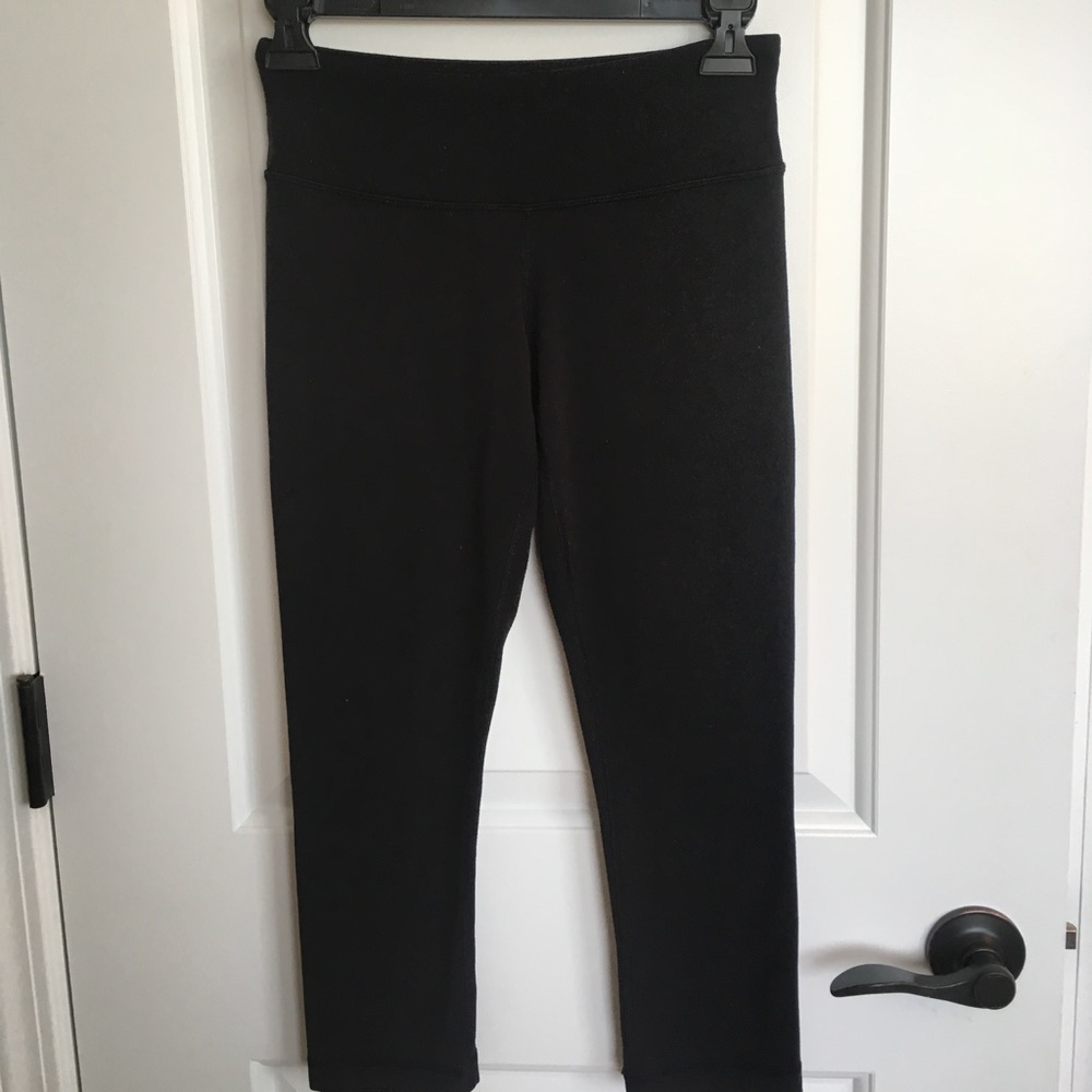 Lululemon crop black yoga pants size 4